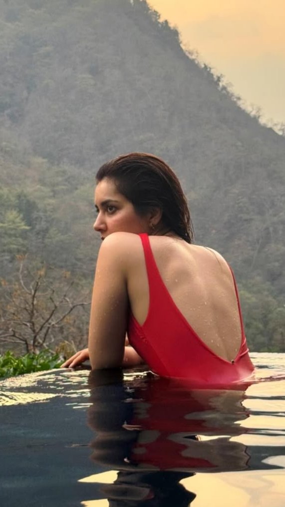 Raashii Khanna Bold Pics1
